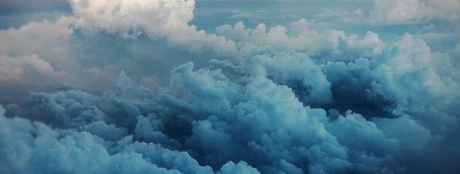 Розовое небо с облаками