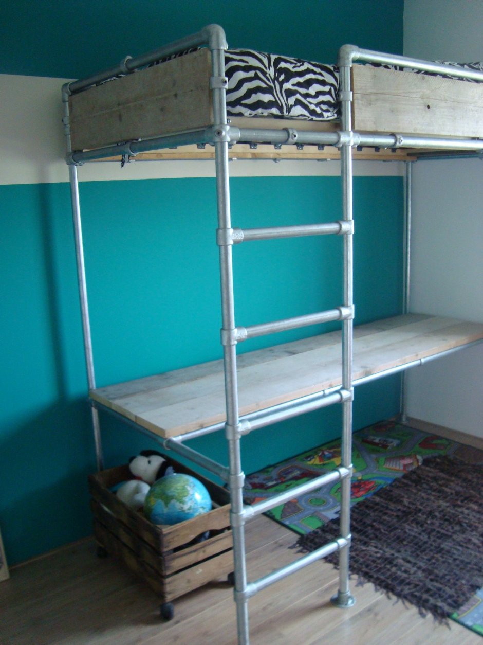 Кровать двухъярусная из труб ПВХ