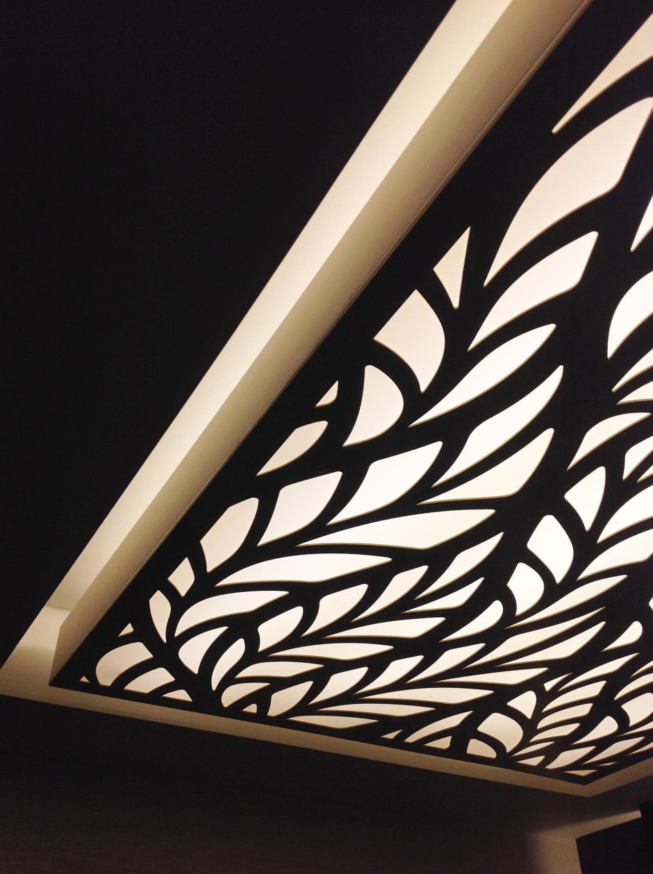 Декоративный резной потолок