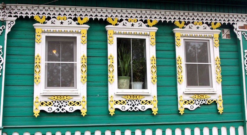 Окна деревянные со ставнями