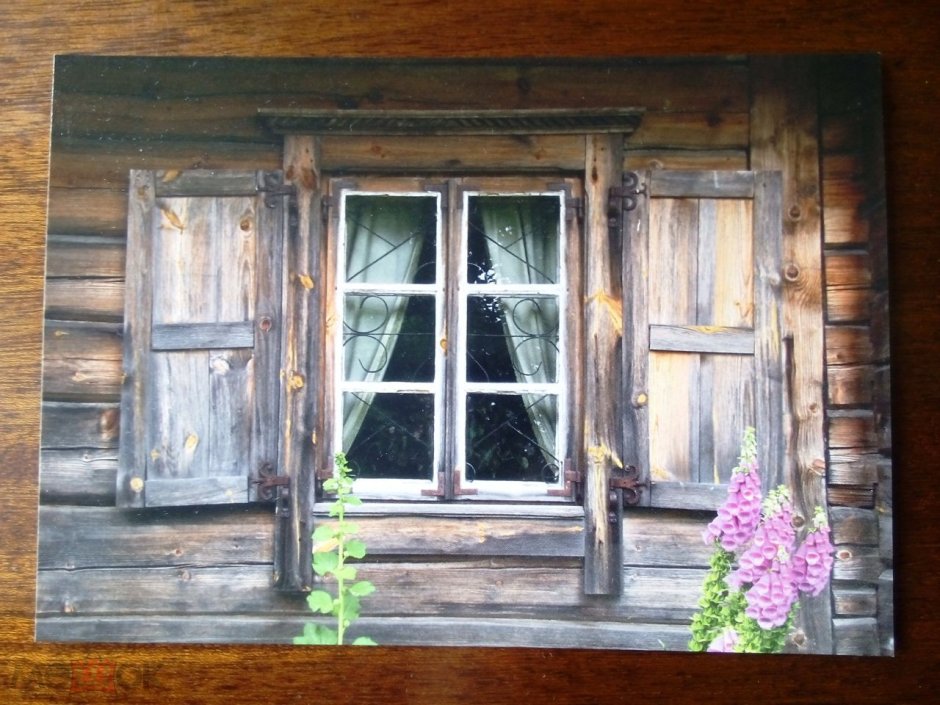 Окно в деревенском доме