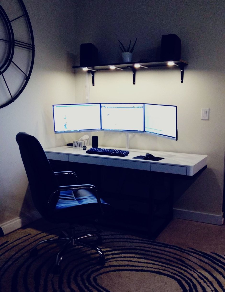 Письменный стол с подсветкой