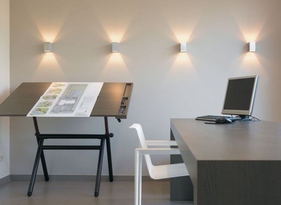 Светильник настенный над столом