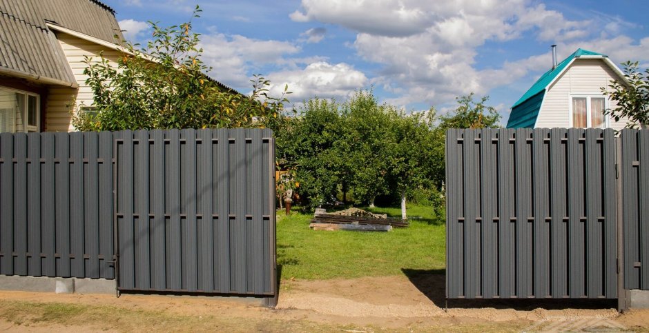 Ворота с калиткой евроштакетника