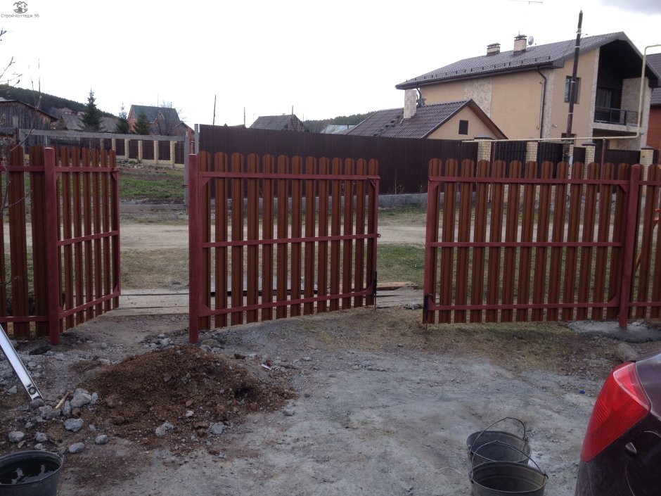 Откатные ворота из евроштакетни