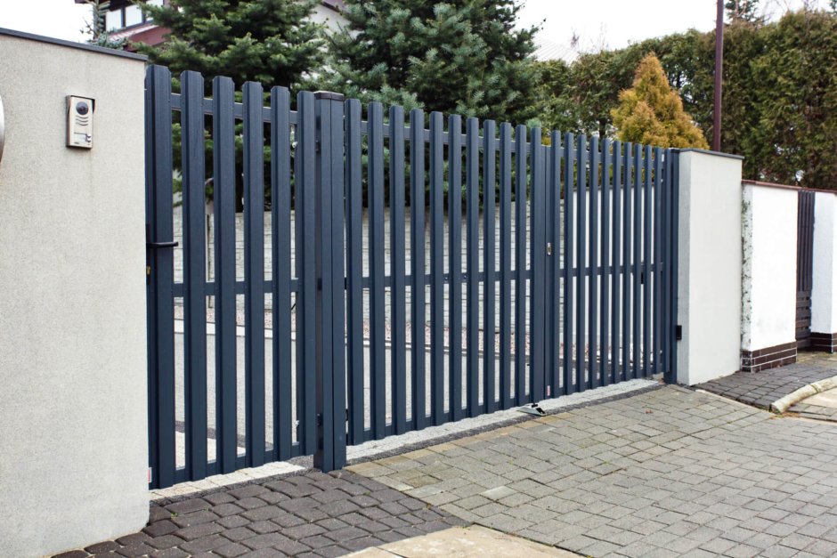 Откатные ворота из евроштакетника