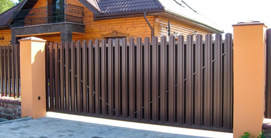 Откатные ворота из евроштакетки