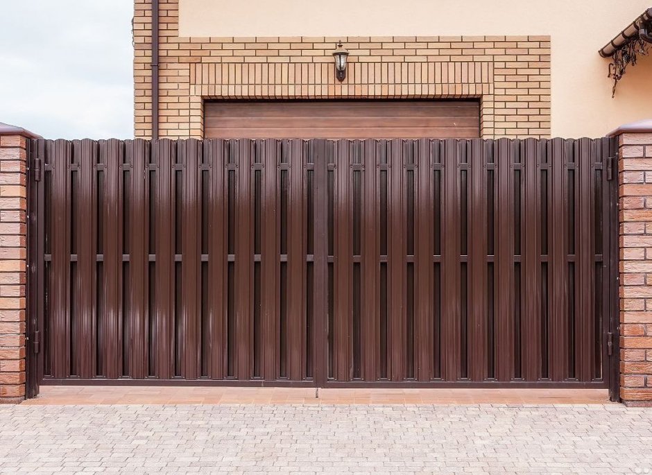 Откатные ворота из металлоштакетника