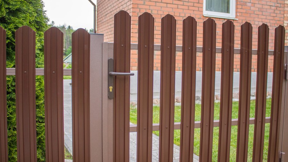 Калитка для забора из штакетника