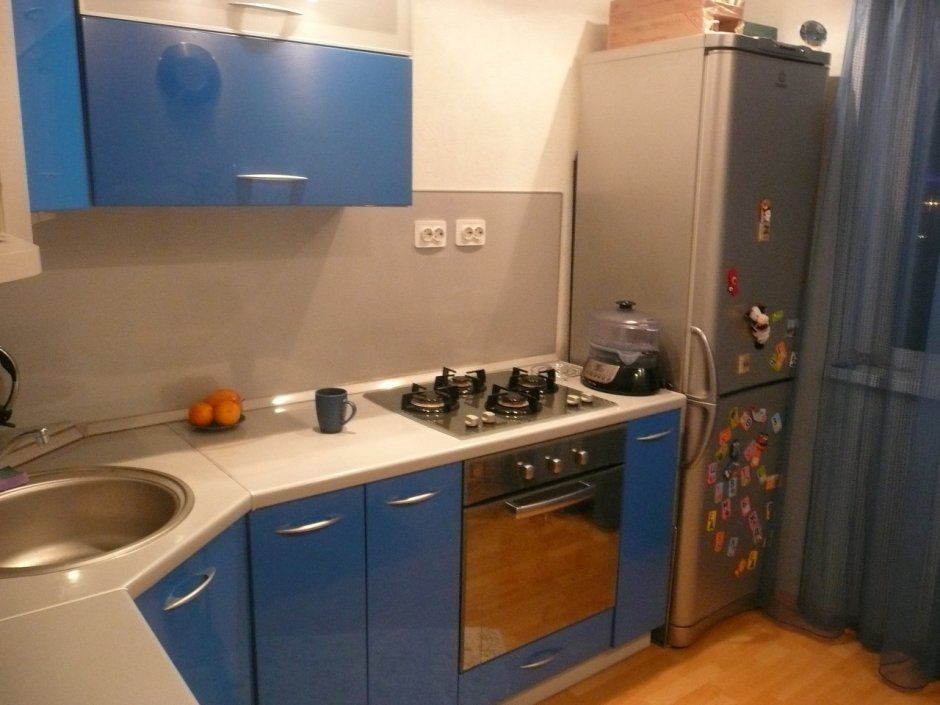 Кухни в хрущевке с газовой плитой и холодильником