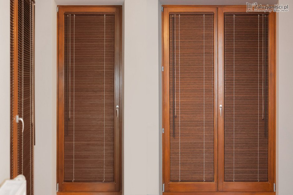 Дверь жалюзийная пластиковая вертикальная