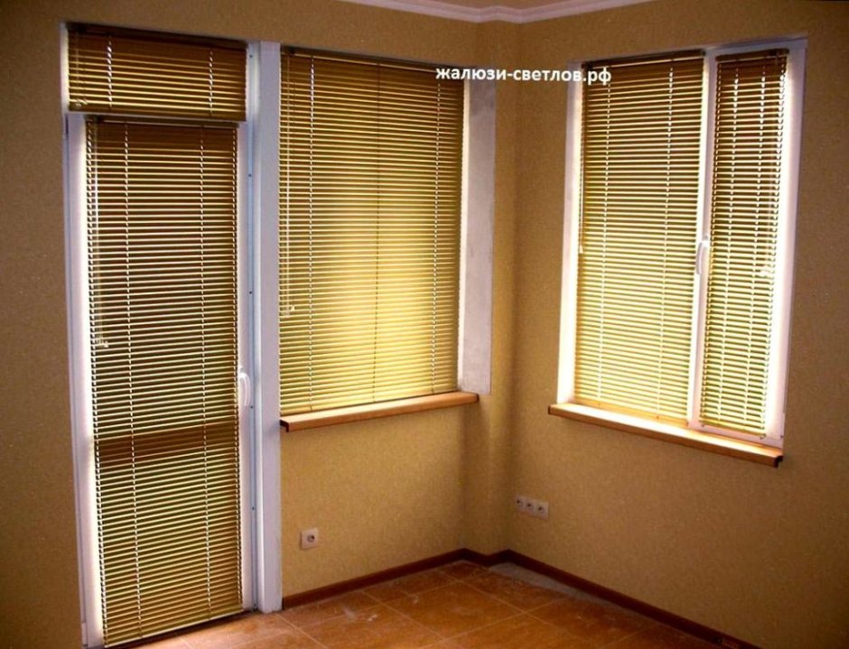 Жалюзи на дверь балкона