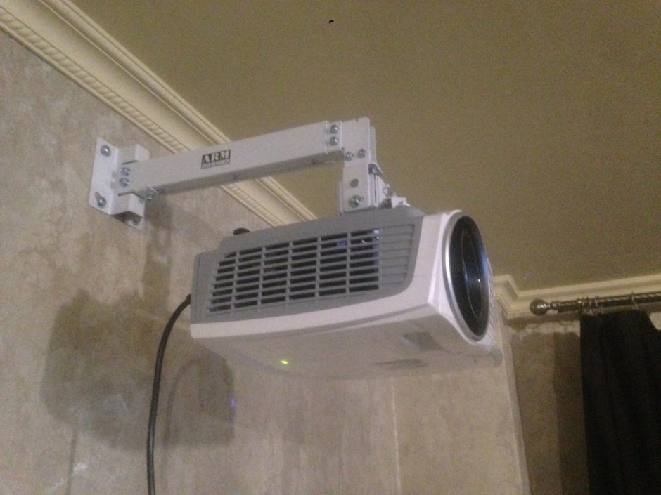 Проектор навесной Vitek-1437