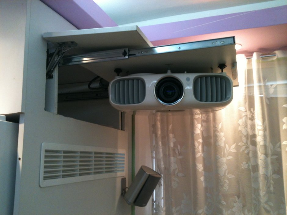 Полка для проектора на стену