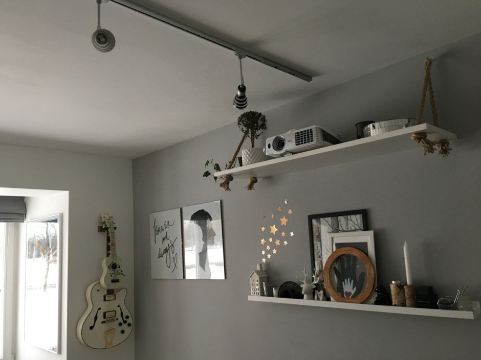 Декоративная полка для проектора