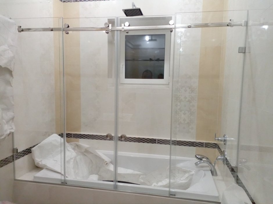 Ванна со стеклянной перегородкой