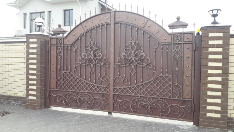 Кованые ворота с пиками
