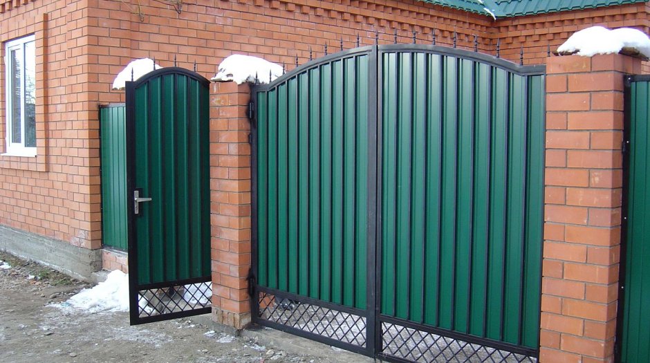 Ворота из профнастила с10