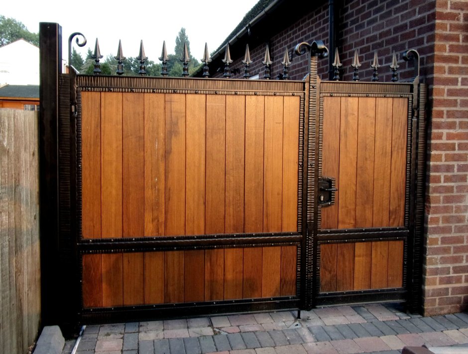 Распашные ворота с калитки (w3,0xh3,5м)