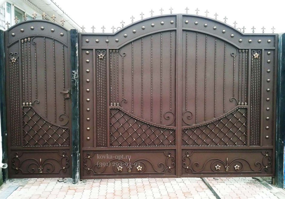Ворота с калиткой для частного дома