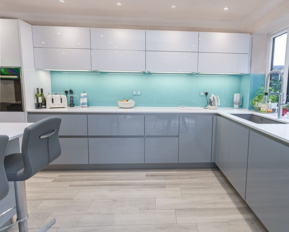 Бирюзовая кухня в современном стиле