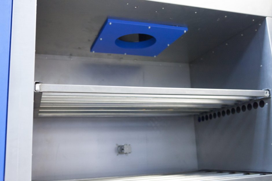 Небольшой сушильный шкаф для жидкого фоторезиста