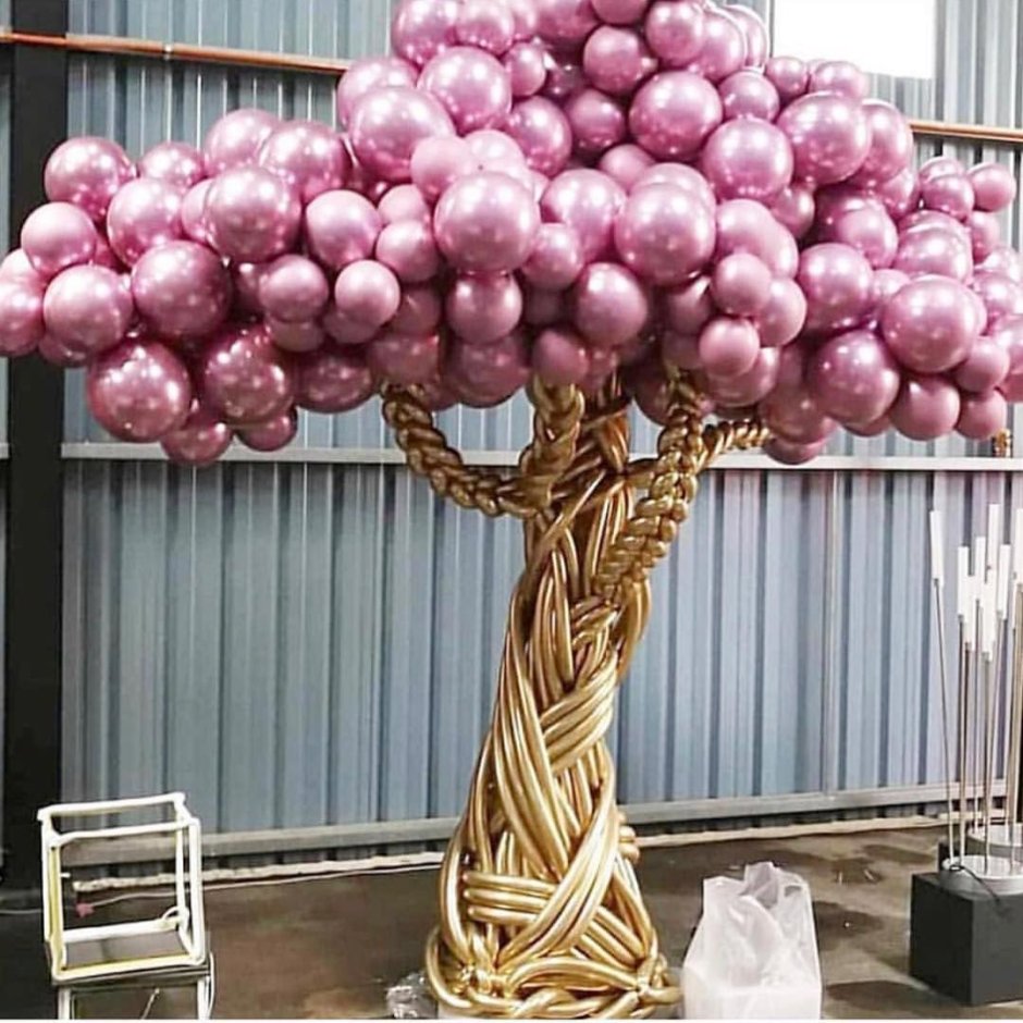 Дерево из воздушных шариков