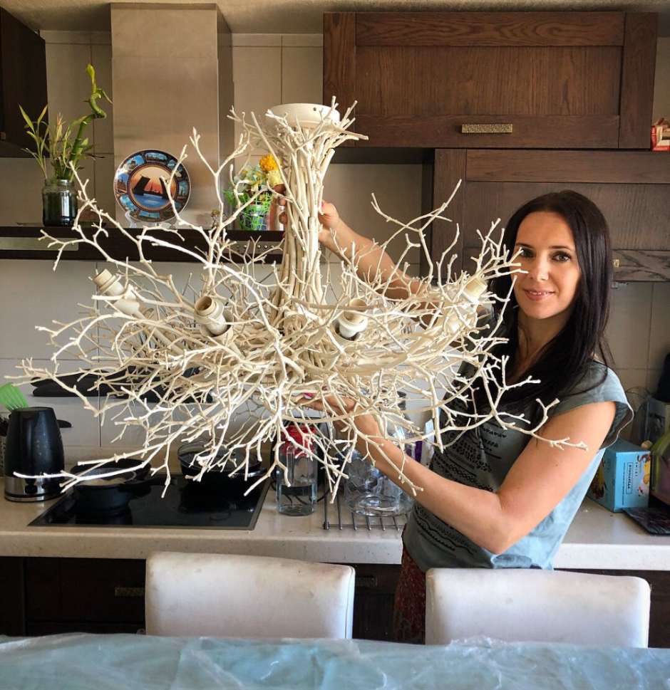 Люстра из веток