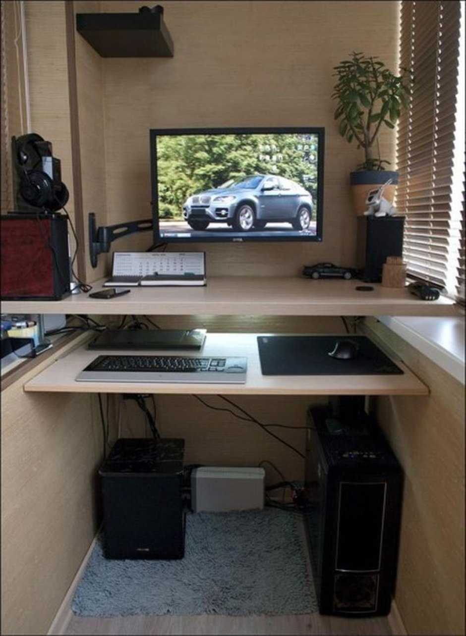Компьютерный стол на лоджии