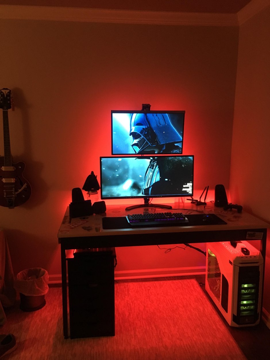 Геймерский уголок в комнате