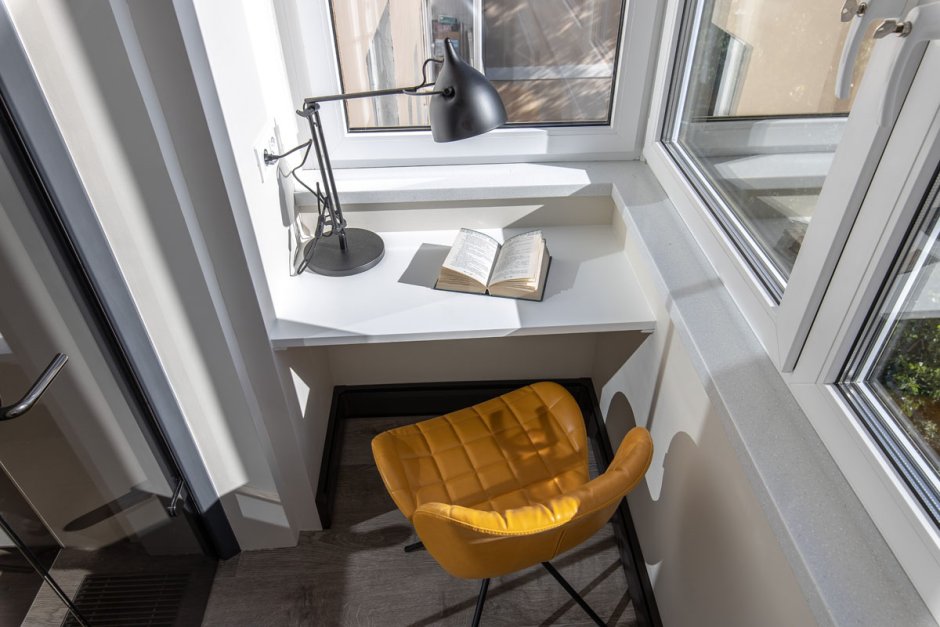 Кабинет на балконе с панорамными окнами
