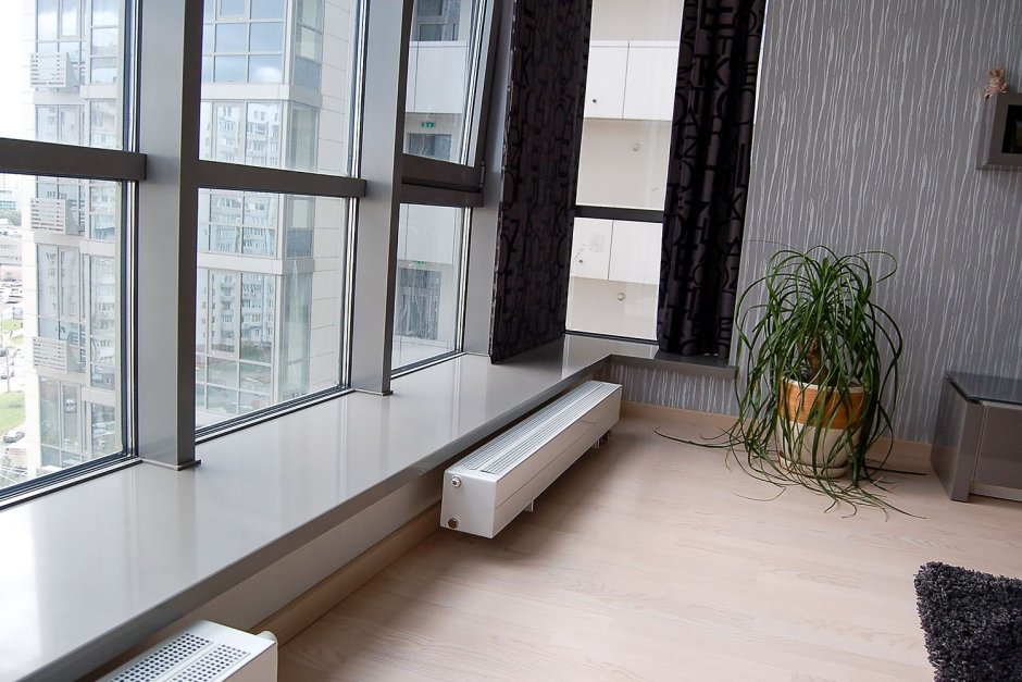 Широкий подоконник