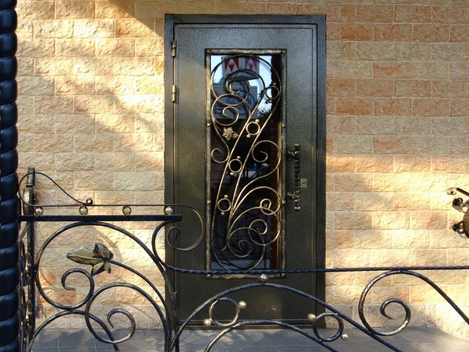 Кованые двери со стеклом