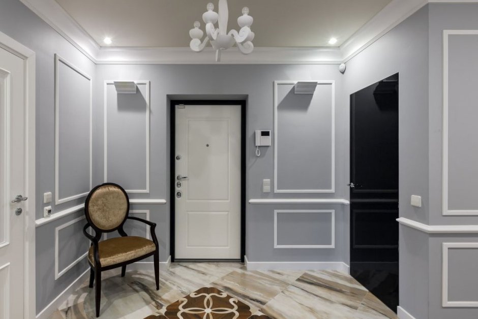 Светлые двери в интерьере