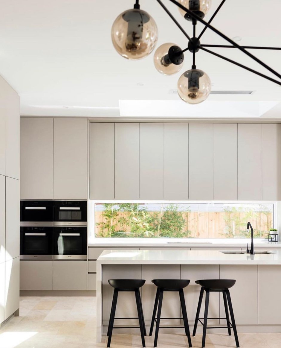 Кухня с окном Минимализм