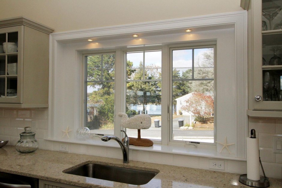 Широкое окно на кухне