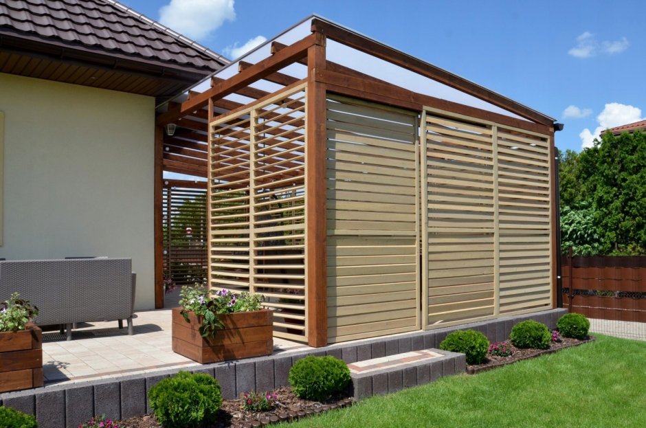 Деревянные жалюзи для террасы