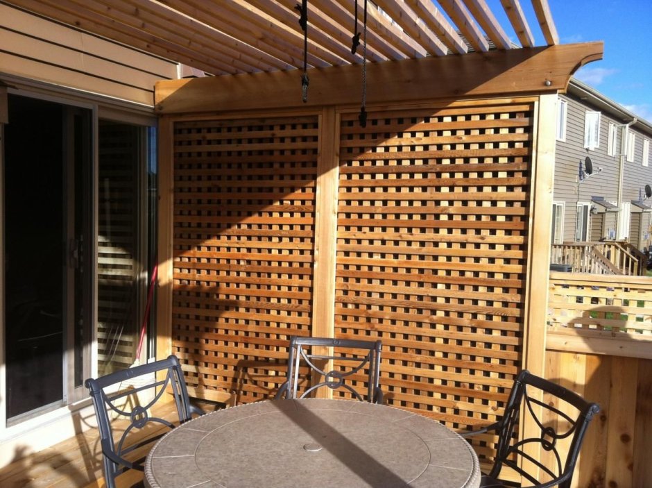 Деревянная решетка для беседки