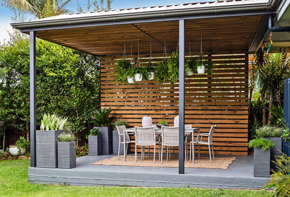 Беседка с рейками