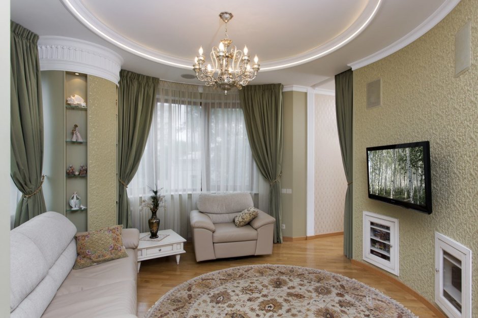 Зал с тремя окнами