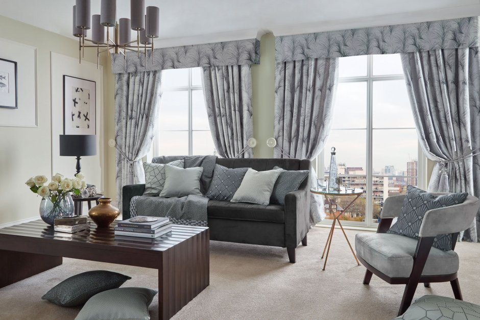 Шторы в интерьере гостиной