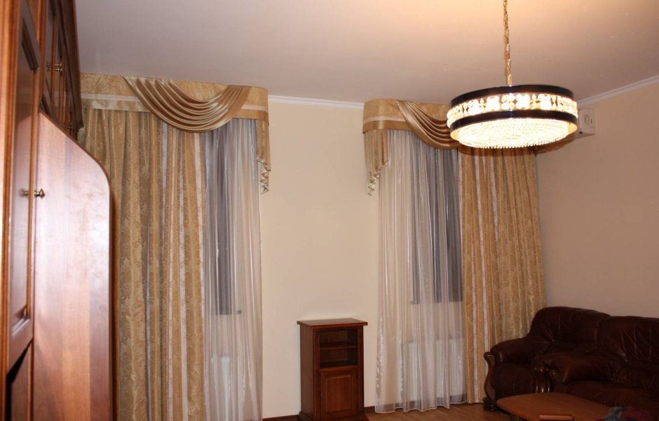 Карниз на два окна с простенком