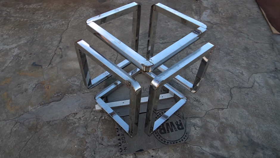 Дизайнерские столы из нержавейки