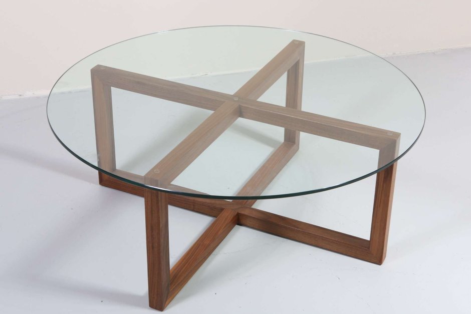 Кофейный столик из дерева на колесиках