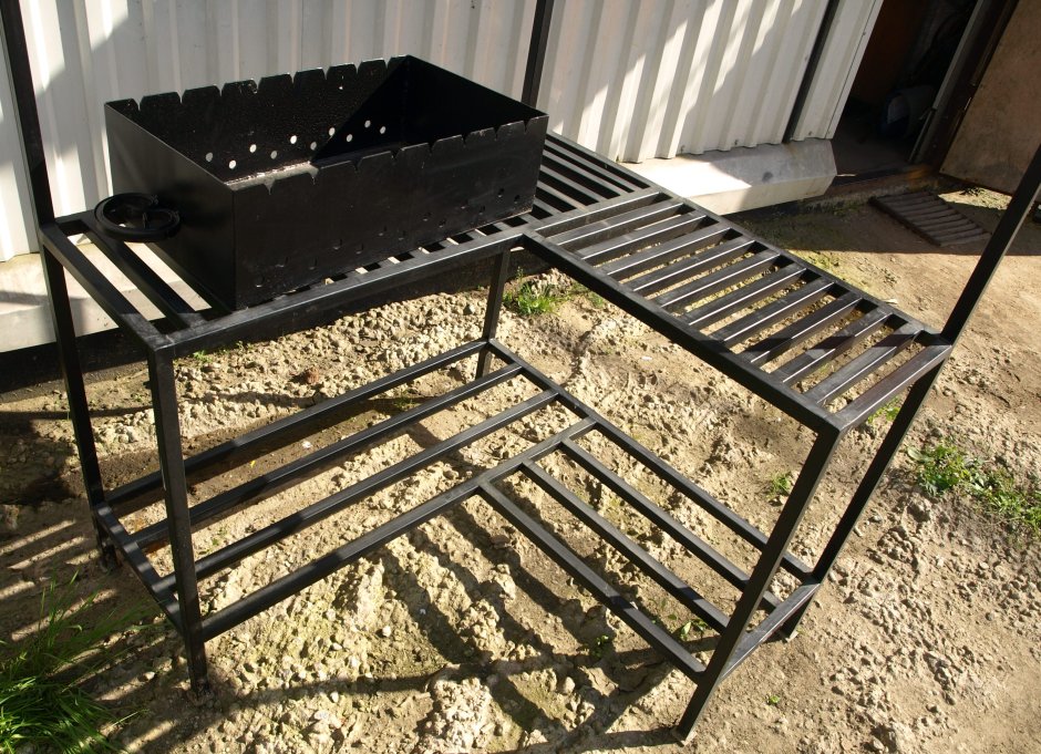 Оригинальный мангал с крышей