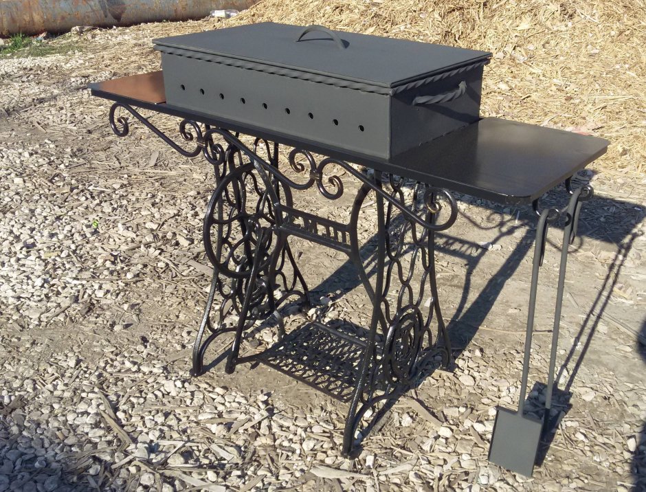 Мангал с элементами ковки