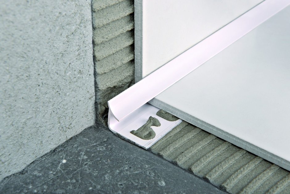 Пластиковый угол для плитки