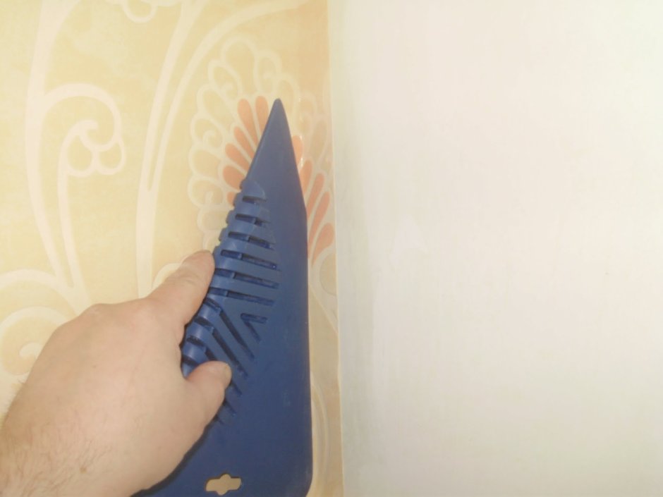 Стык обоев в углу