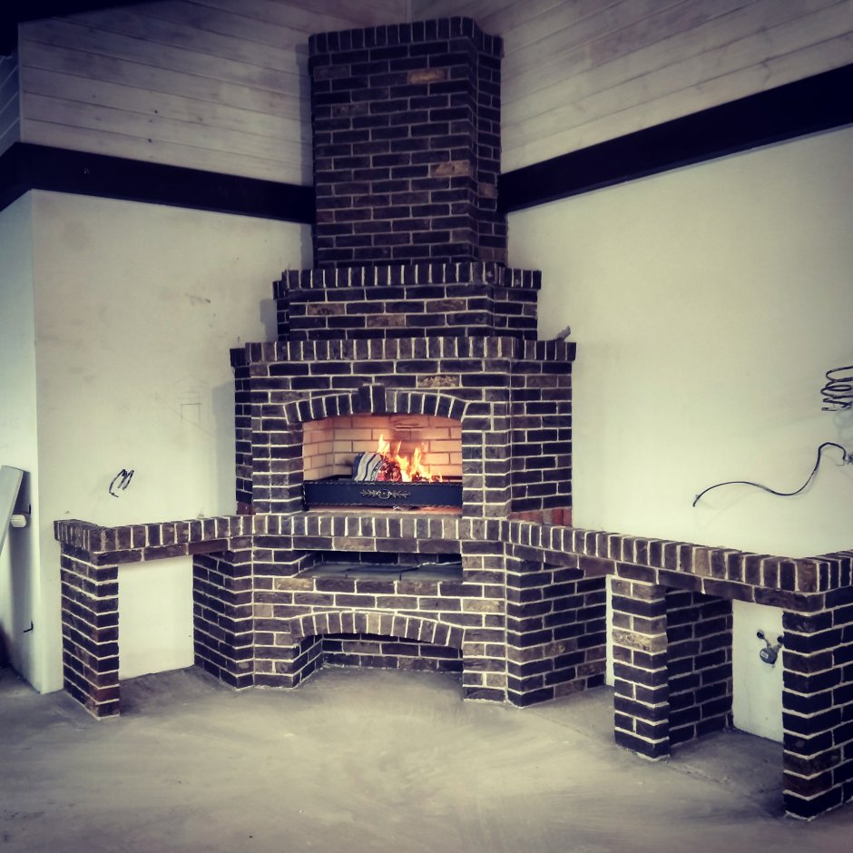 Барбекю из коричневого кирпича