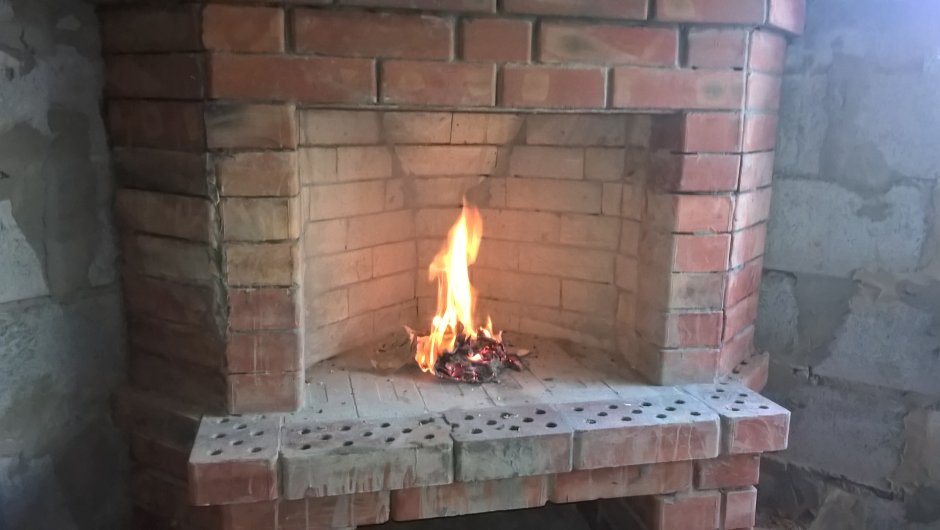 Небольшой камин в гараж